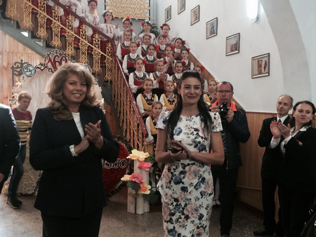 Илияна Йотова връчи почетния знак на президента Румен Радев на