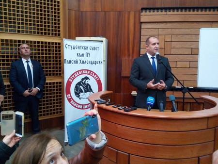 Безконтролната власт ражда цинизъм С тези думи президентът Румен Радев