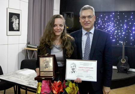 Първият носител на наградата за млад журналист Стефан Продев бе