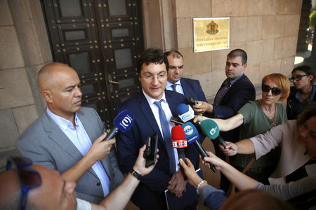 Президентът Румен Радев и БСП сезираха вчера Конституционния съд КС