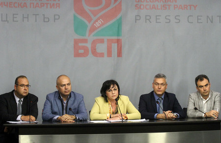 Скандалът около арестувания председател на Държавната агенция за българите в