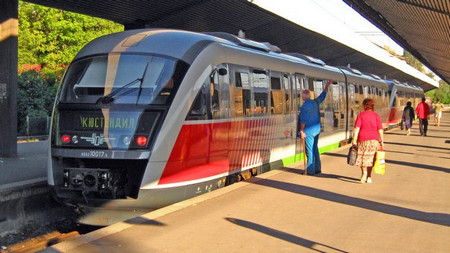 Компанията БДЖ Пътнически превози е спряла временно обществената поръчка за доставка