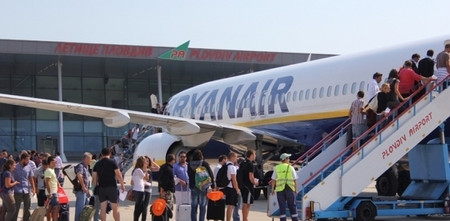 Китайският конгломерат HNA Airport Group няма да подпише договора за