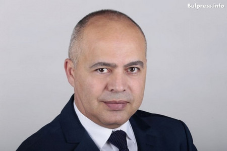 Георги Свиленски е роден във Велико Търново По професия е