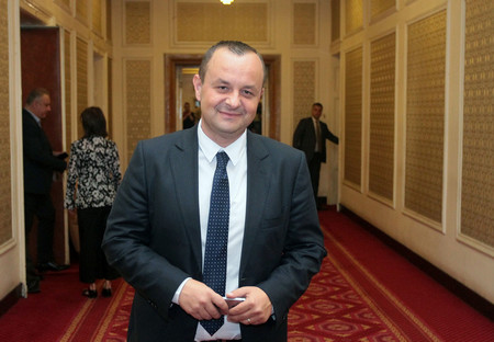 Инж Любомир Бонев е роден през 1977 г в Перник