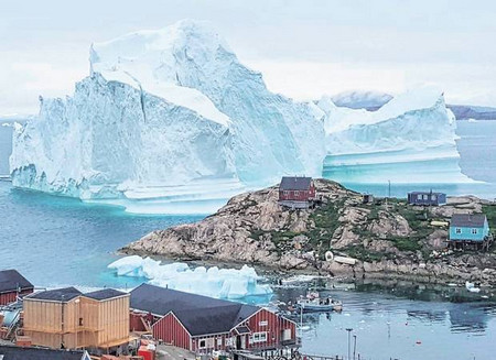 Жители на неголямо село в Източна Гренландия са били принудени