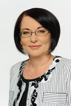 ДОНКА МИХАЙЛОВА е родена в Троян през 1959 г Икономист