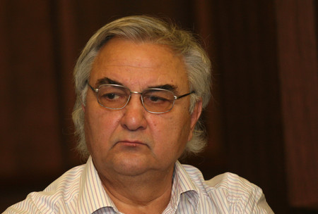 Проф Гарабед Минасян е роден през 1944 г Доктор е