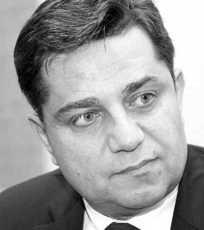 Георги ТЪРНОВАЛИЙСКИ е роден в гр Раковски Завършил е Търговската