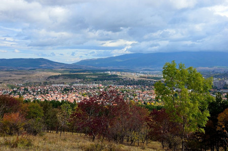 Под земята в Брезнишко лежи истинска планина от злато Това
