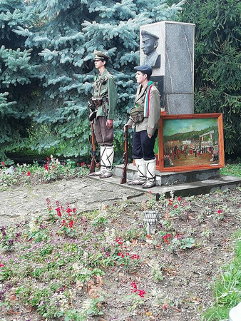 Преди 40 години съветският историк на архитектурата Владимир Паперни завършва