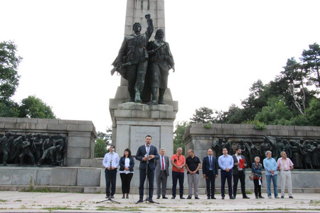 За нас Ботев е символ на свободния и корав български