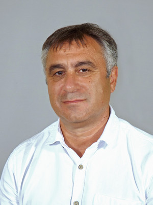 ОГНЯН АТАНАСОВ е завършил география със специалност климатология и хидрология