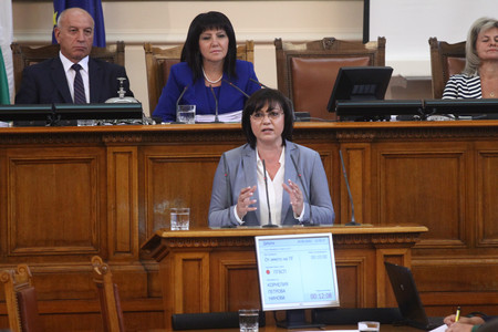 Започваме тази сесия с едно сериозно обществено напрежение с криза