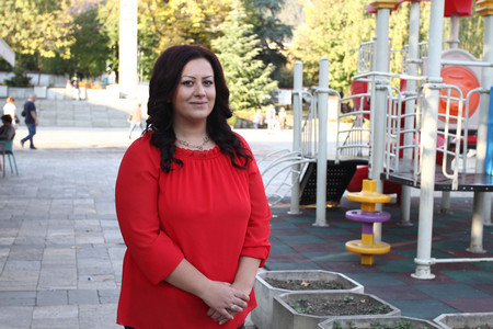 Стефани Тодорова е на 22 години и има 2 годишен син