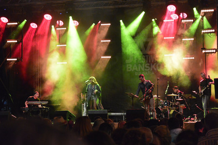 Рут Колева зареди с емоция и енергия многобройната танцуваща публика