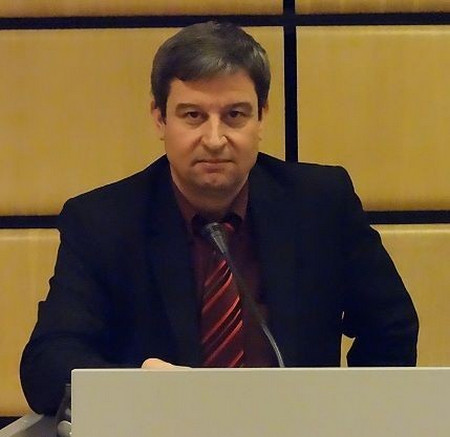 Д-р Юлиян Петров, председател на Синдикат "Образование"-"Подкрепа" Огромната административна тежест