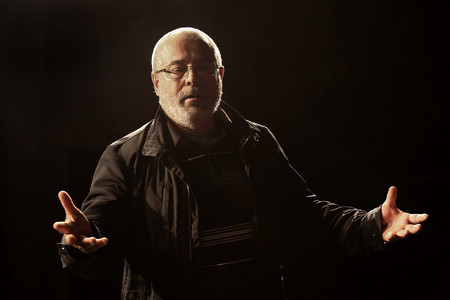 Владлен Александров е завършил ВИТИЗ в класа на проф Елка