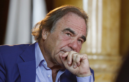 Американският режисьор Оливър Стоун ще заснеме по свой сценарий филма