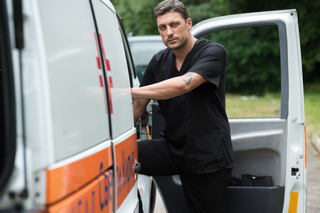 Владо Карамазов ще влезе в операционната на МБАЛ Св Кирил