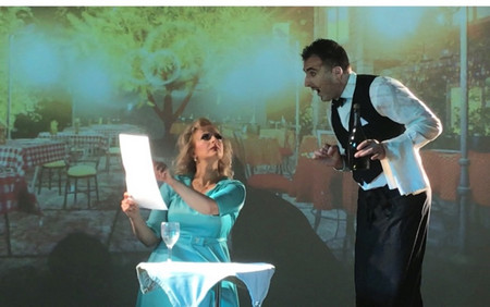 Една от внучките на Чарли Чаплин Виктория вдъхнови трио