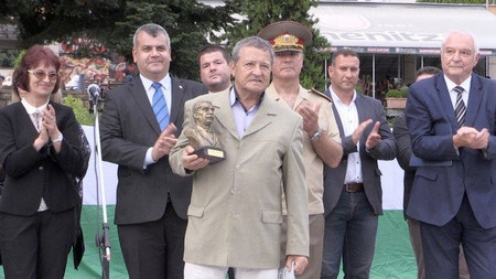 Тазгодишният носител на Вазовата награда е проф Боян Биолчев Наградата