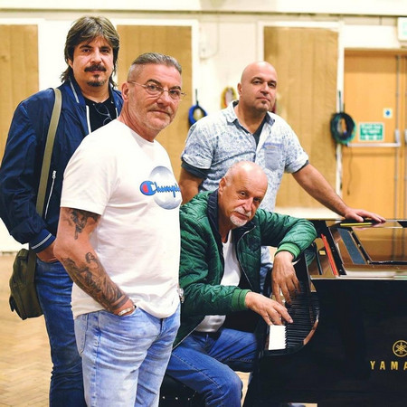 40 концерта за 40 години на сцена Под този общ