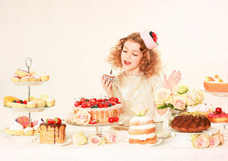 Прекаляването със сладки храни и напитки предразполага децата към прояви