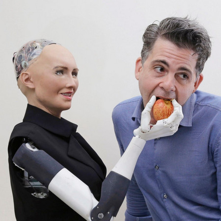 Най модерният робот надарен със забележителната способност да се изразява и