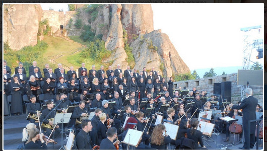 Д р Магдалена МАНОЛОВА В прегръдката на едно от чудесата на