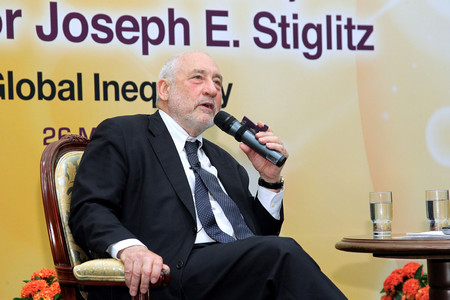 В последното си интервю дадено за Гардиън икономистът Джоузеф Стиглиц