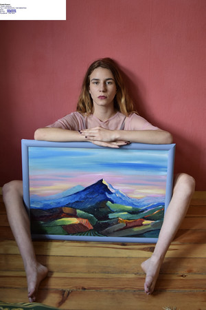 Младата изпълнителка Мила Роберт провокира с авторски проект в стил