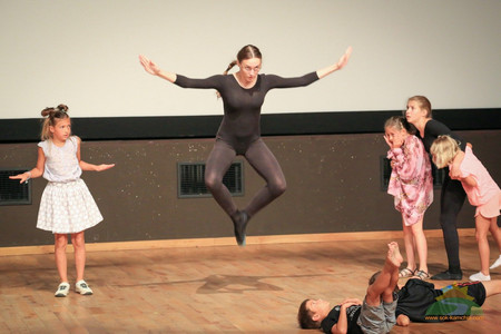 В киноконцертната зала Радуга на Санаторно оздравителния комплекс Камчия участниците в