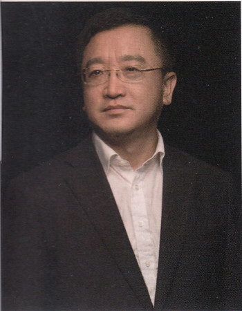 Г н Йен Дзимин в началото на нашия разговор аз