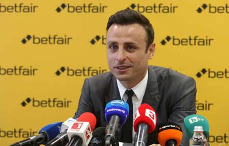 Звездата на българския футбол Димитър Бербатов подписа договор с популярния