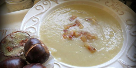 Необходими продукти 350 грама кестени 1 малка глава лук 50