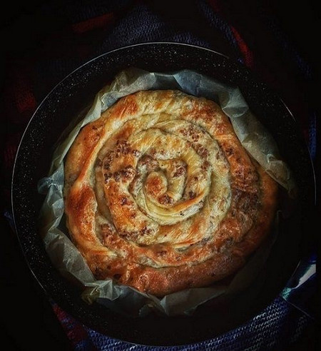 Необходими продукти 500 грама брашно 1 чаена лъжичка сол 2