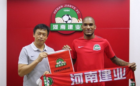 Китайският клуб Хенан представи официално Фернандо Каранга и от щаба